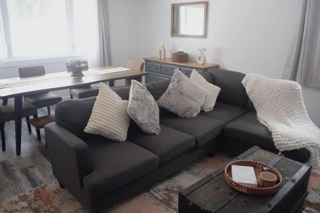 Private Cottage With Huge Private Dog Park! Barrys Bay Ngoại thất bức ảnh
